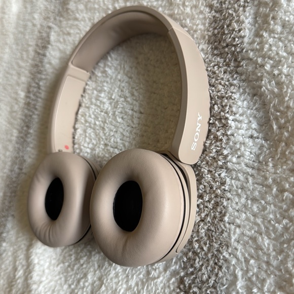 Sony Beige Wireless Headphones - Picture 4 of 4